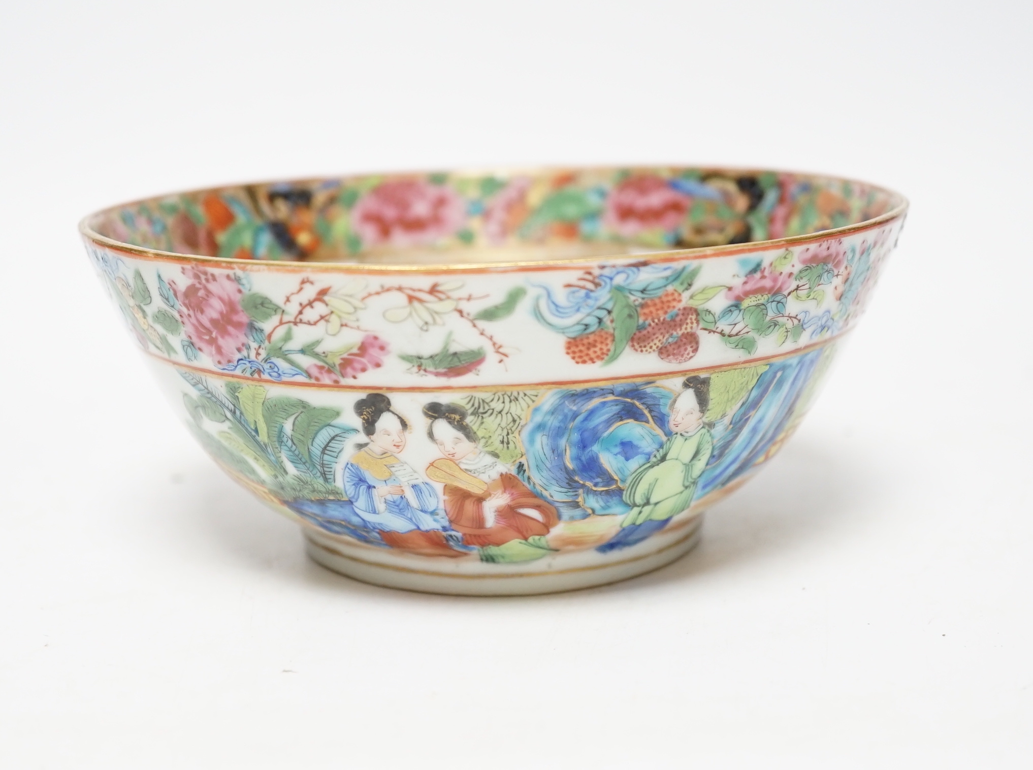 A Chinese famille rose bowl, Daoguang period, 16.5cm